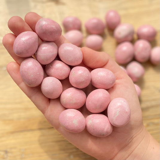 Thulite Tumblestone for an Enlightened Awareness & Loving Outlook - Tumblestones - Keshet Crystals in Petersfield